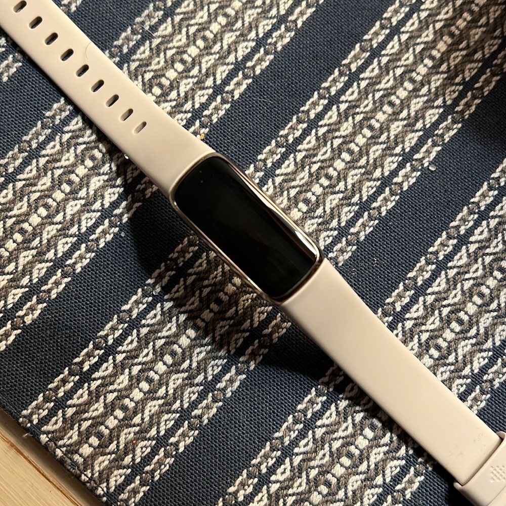 FitBit Luxe